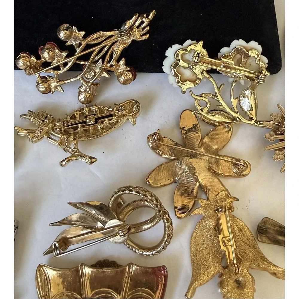 Vintage 30 Pc Costume Jewelry Lot‎ Earrings Bracelet Brooches Rhinestone